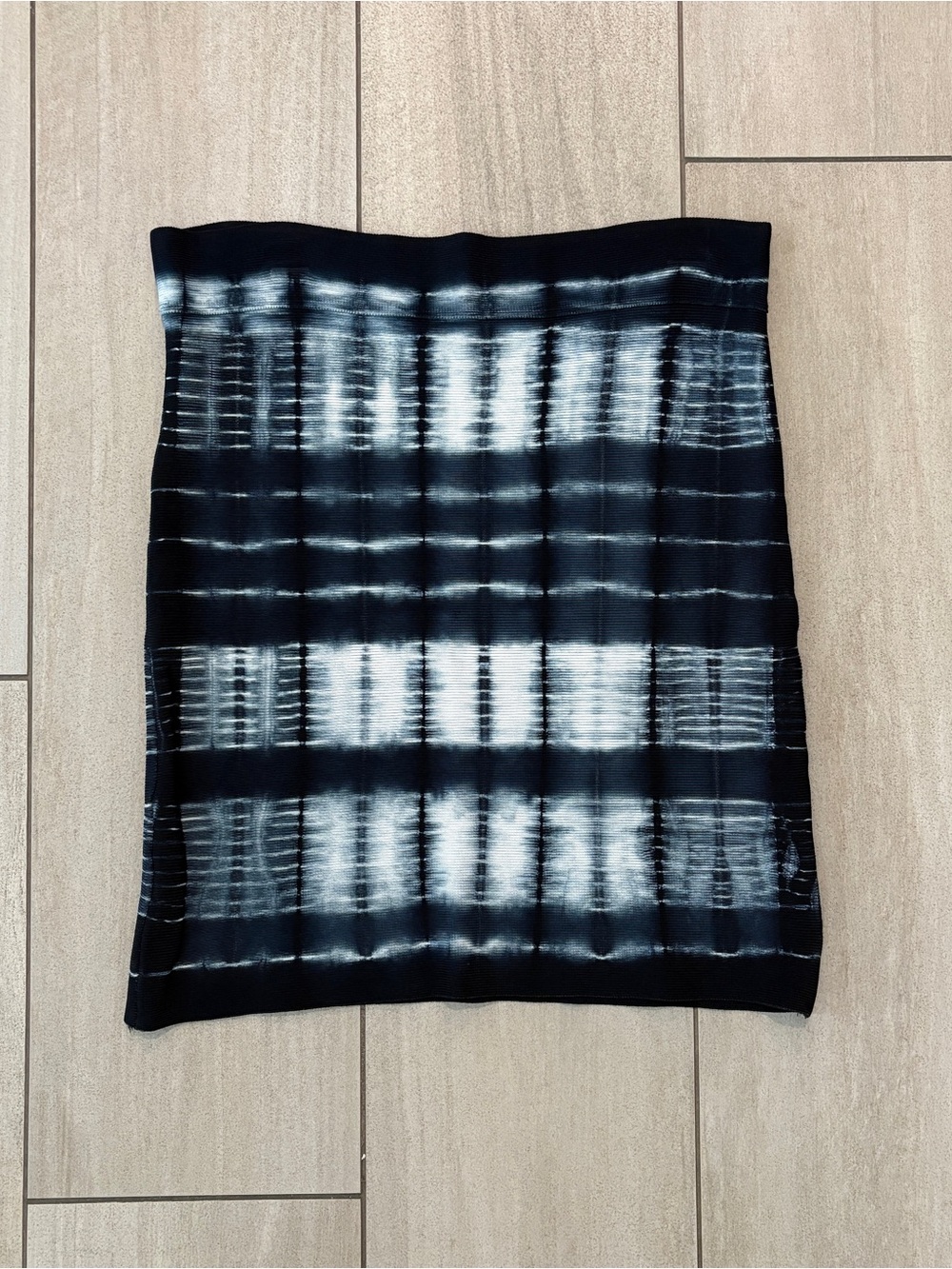 BCBG Max Azria Black & White Bandage Skirt Size Medium